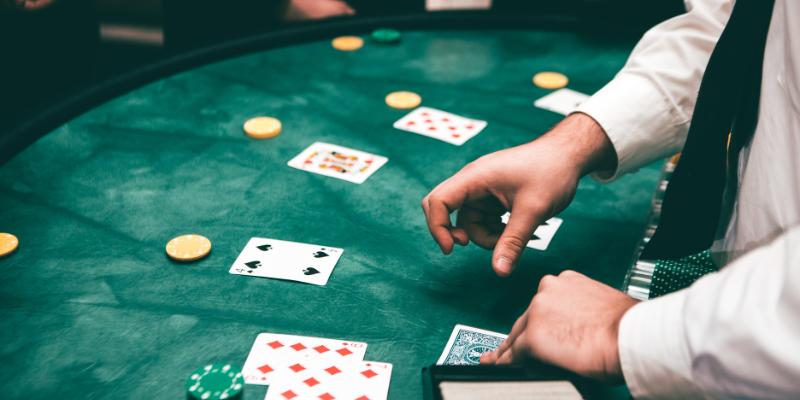 Có nhiều khái niệm đặc biệt mà bạn phải làm quen khi chơi Poker